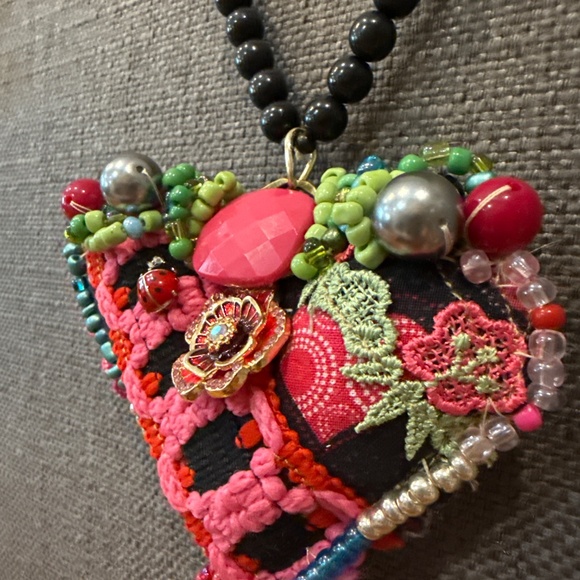 Handmade boho heart necklace - Picture 4 of 7